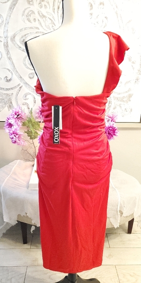 VALENTINE'S DAY SHOULDER RUFFLE RED DRESS - Picture 2 of 6